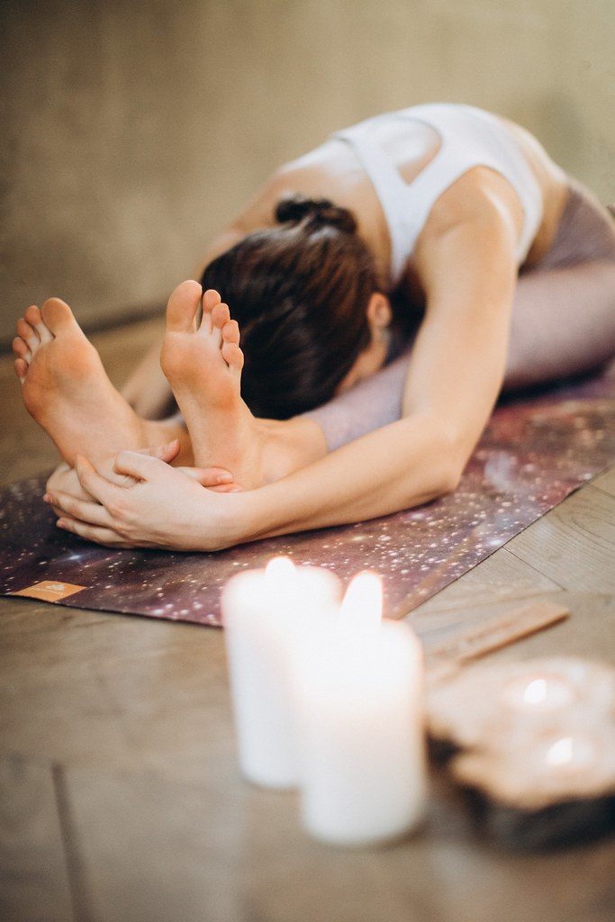 Hydration and Electrolyte Timing for Yoga Practitioners