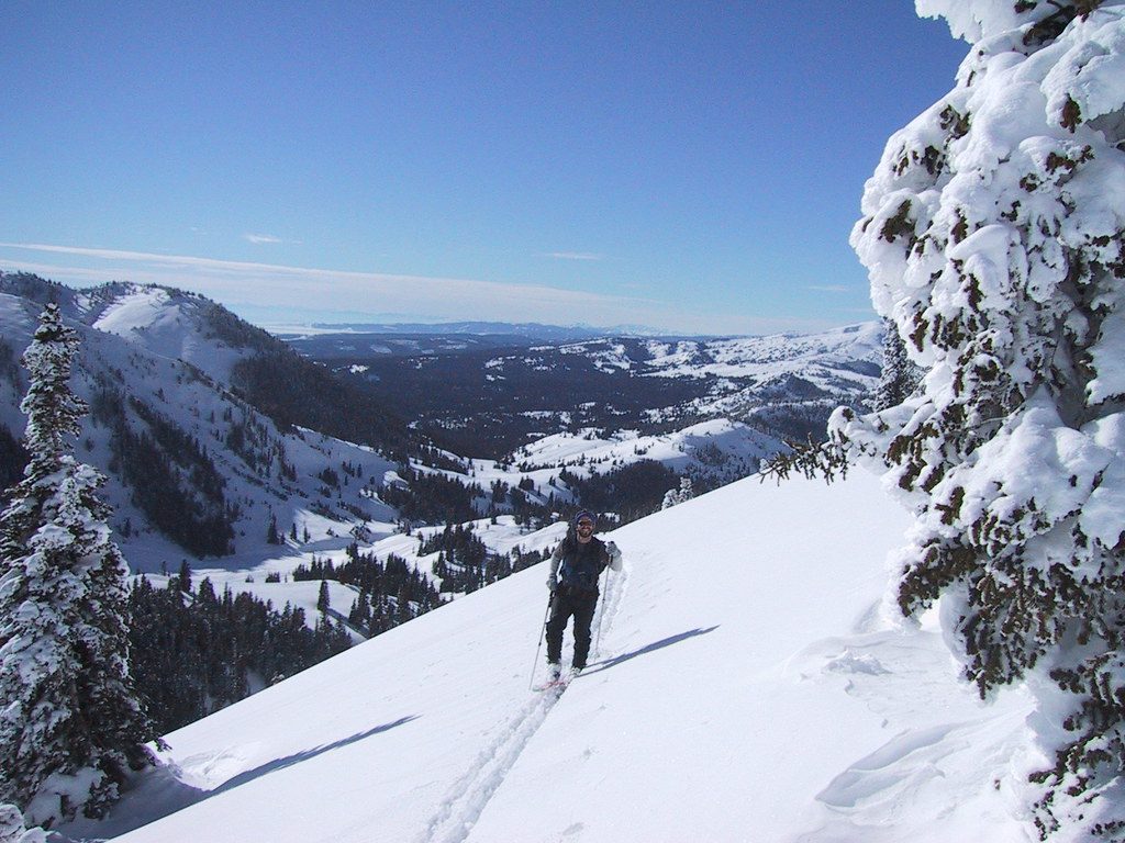 Smart Scales and Hydration Tracking for Skiers and Snowboarders